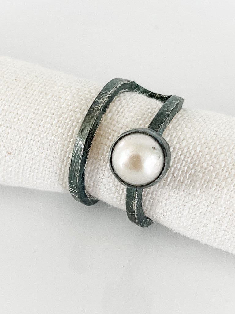 OXIDIZED STERLING SILVER RING WITH PEARL