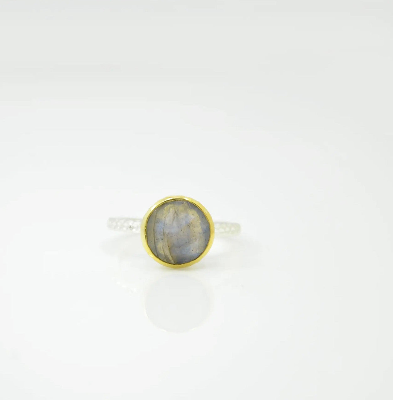 HAMMERED SILVER RING WITH LABRADORITE