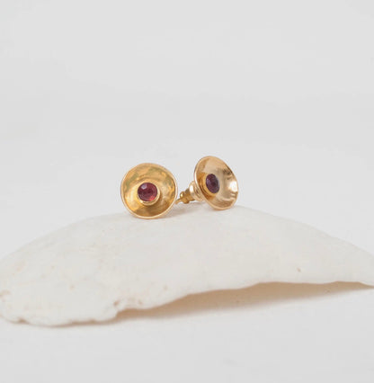 GOLD GARNET VESSEL STUD