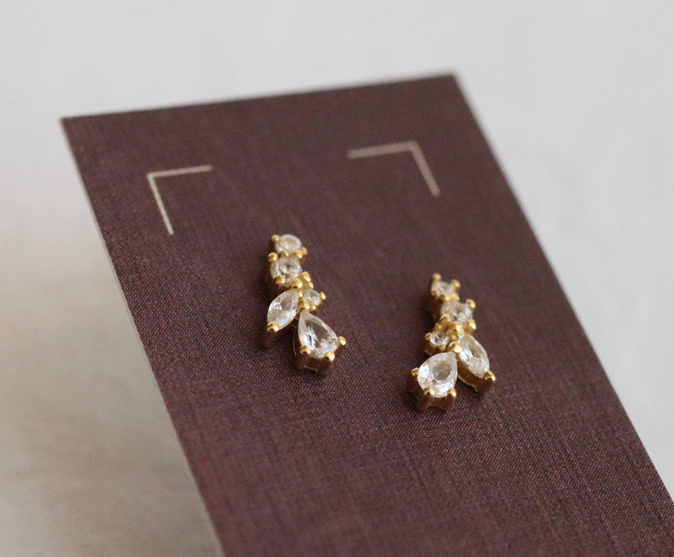 FAIRY WING TINY PETAL LEAF STUD EARRINGS