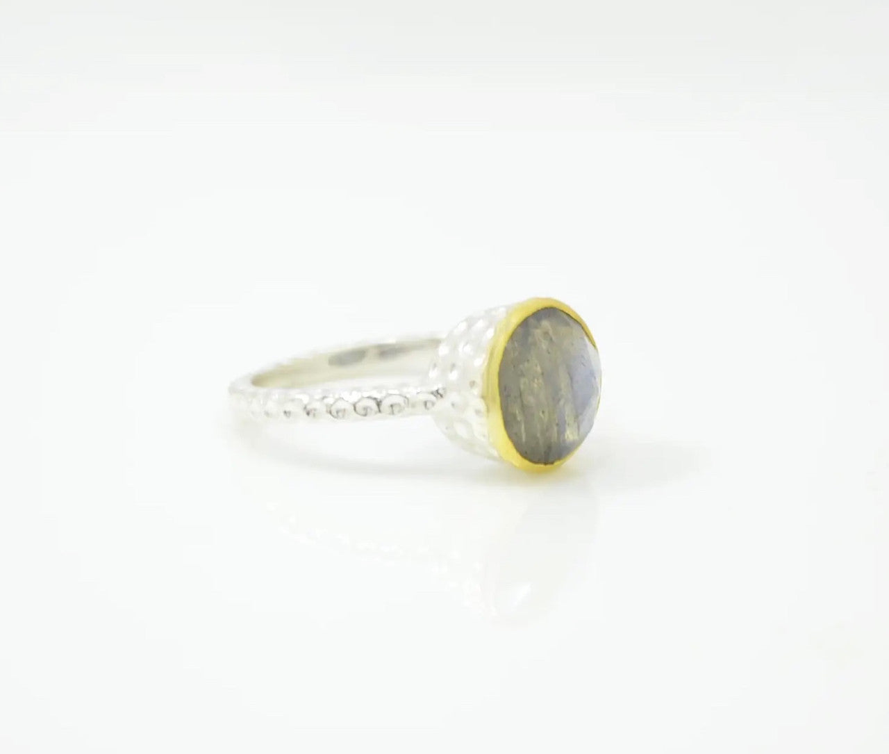 HAMMERED SILVER RING WITH LABRADORITE