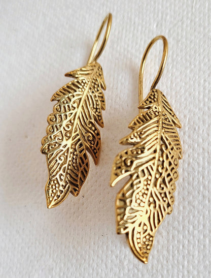 BREEZE FEATHER LEAF EARRINGS