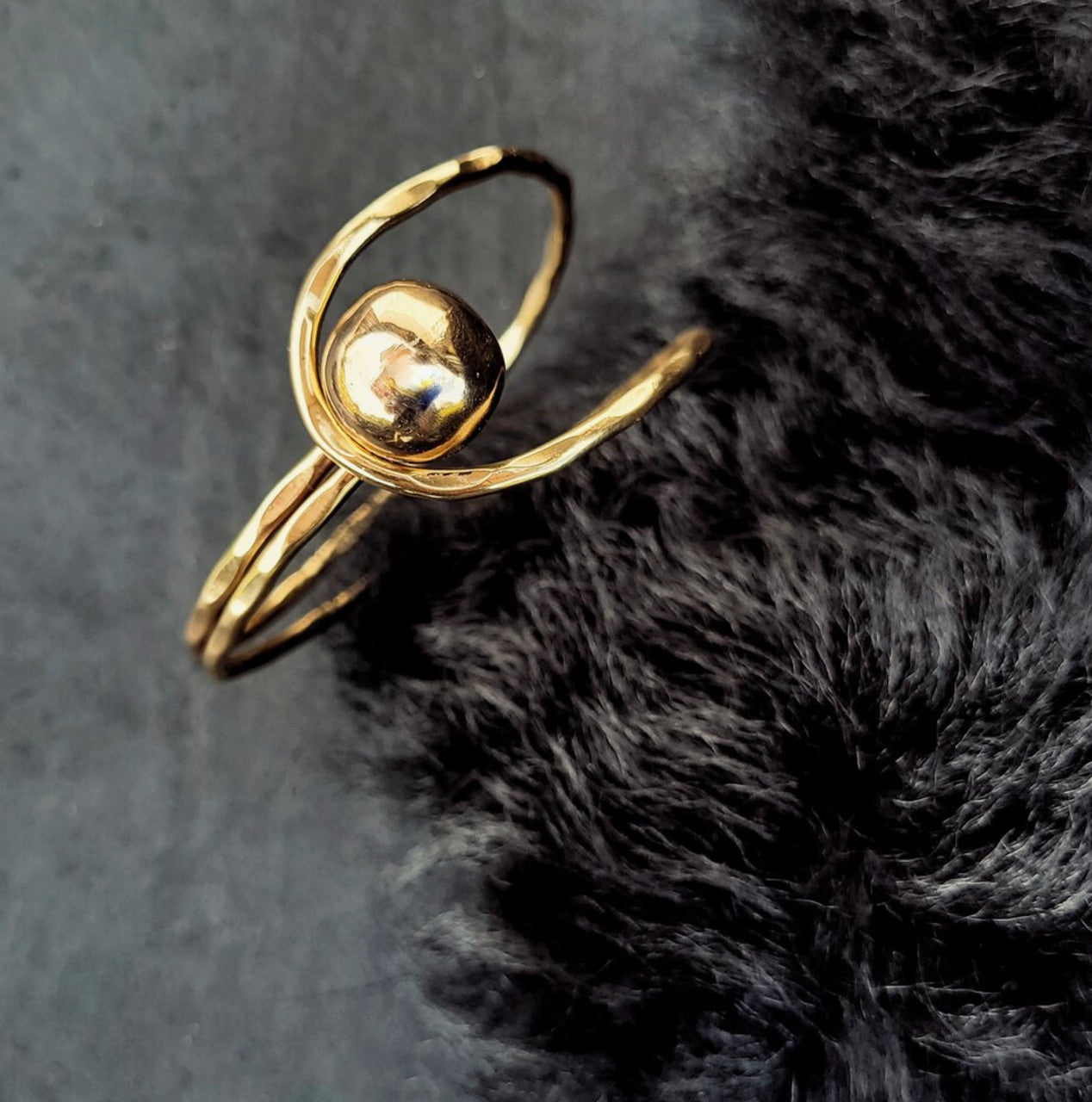 BRASS SPHERE BALL CIRCLE BANGLE