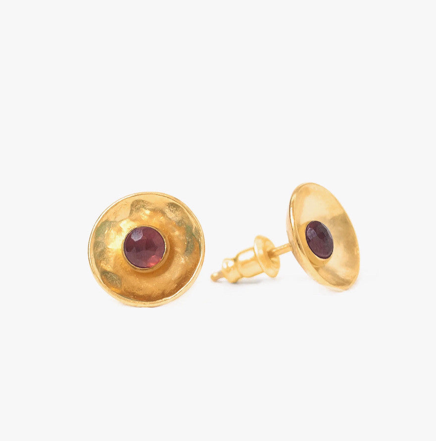 GOLD GARNET VESSEL STUD