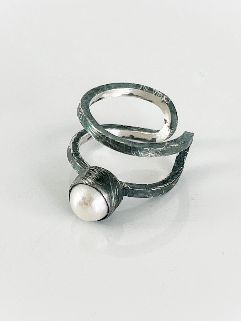 OXIDIZED STERLING SILVER RING WITH PEARL