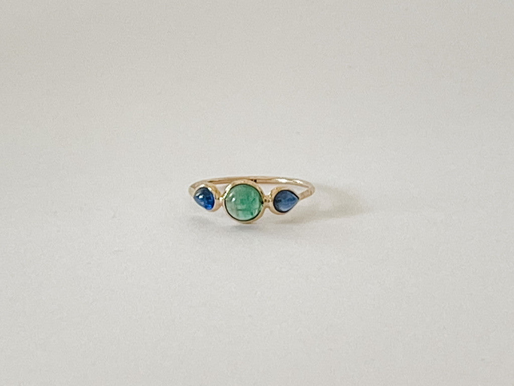 14K GOLD EMERALD AND BLUE SAPPHIRE RING