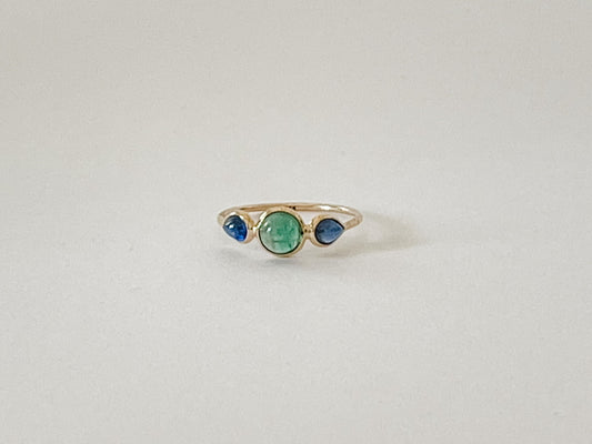 14K GOLD EMERALD AND BLUE SAPPHIRE RING