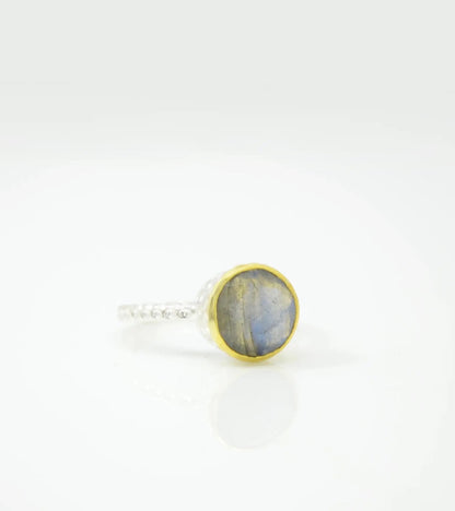 HAMMERED SILVER RING WITH LABRADORITE