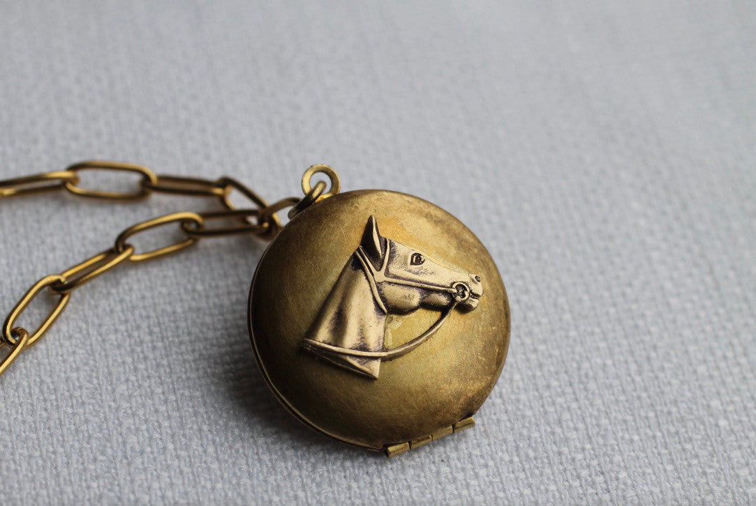 HORSE HEAD LOCKET