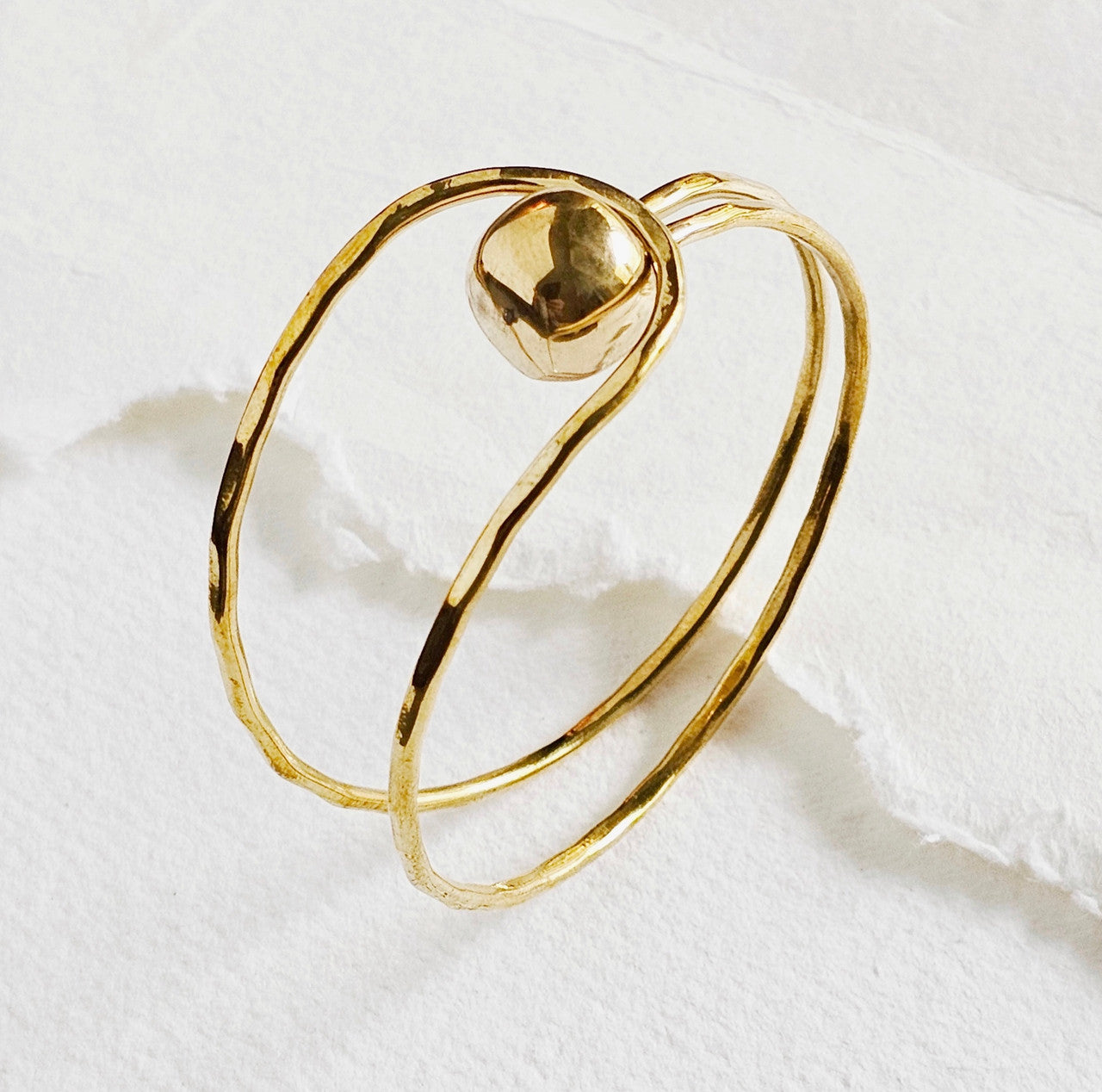 BRASS SPHERE BALL CIRCLE BANGLE