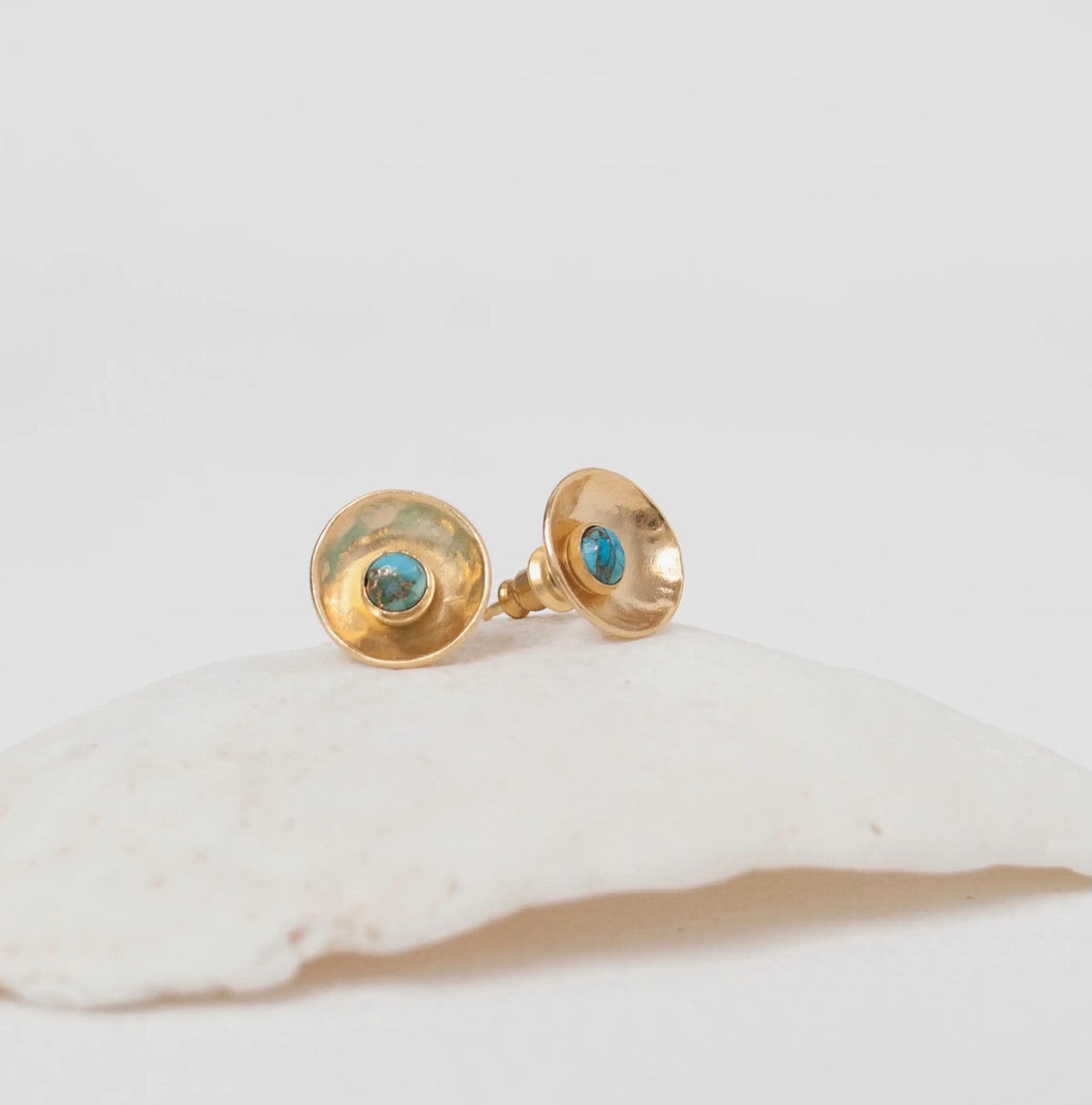 GOLD TURQUOISE VESSAL STUD