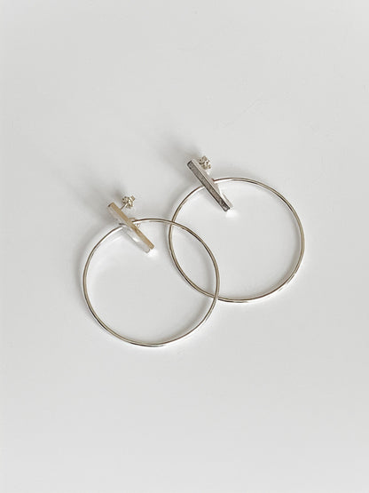 CIRCLE ON CAST BAR EARRINGS