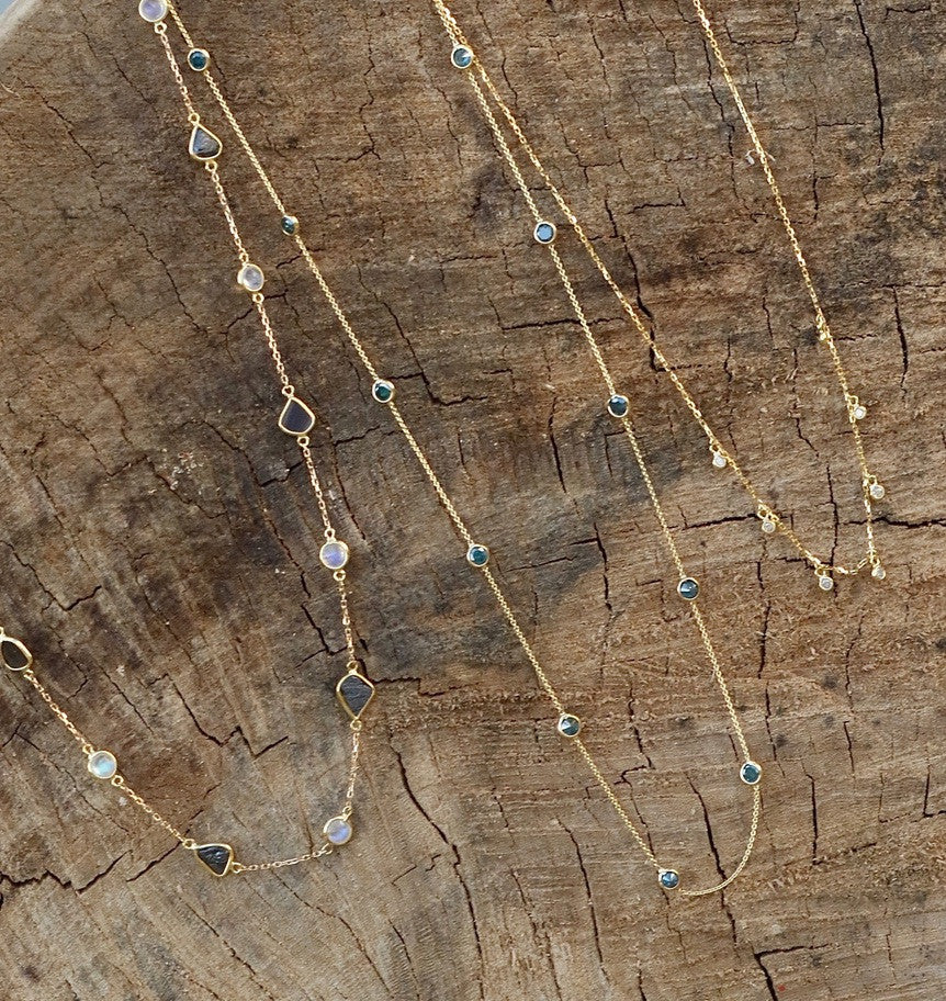 18K GOLD CHAIN WITH RAINBOW MOONSTONE AND BLACK DIAMOND SLICES