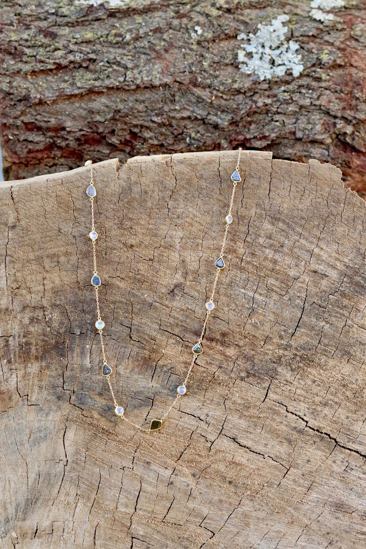 18K GOLD CHAIN WITH RAINBOW MOONSTONE AND BLACK DIAMOND SLICES