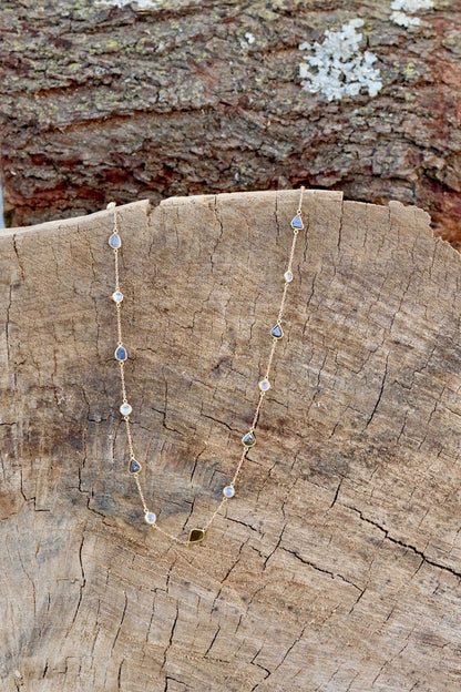 18K GOLD CHAIN WITH RAINBOW MOONSTONE AND BLACK DIAMOND SLICES