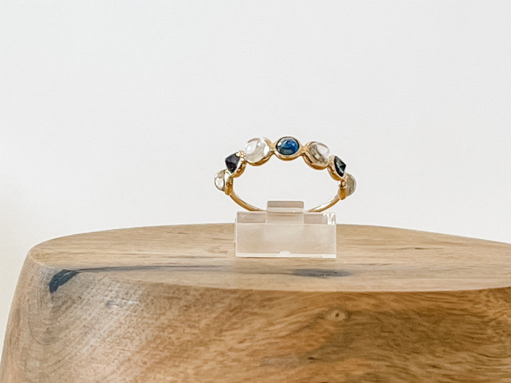 14K GOLD BLUE SAPPHIRE AND RAINBOW MOONSTONE RING