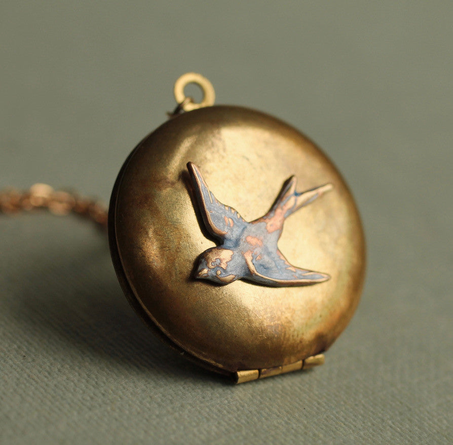 ANTIQUE BIRD LOCKET